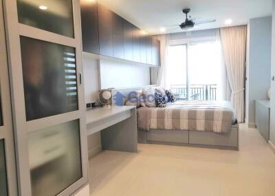 2 Bedrooms Condo in Sunrise Beach Resort and Residence Na Jomtien C011901