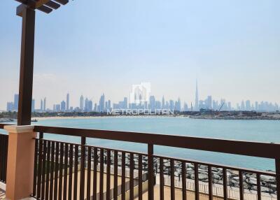 Luxury Villa  Burj Khalifa and Sea View  Vacant