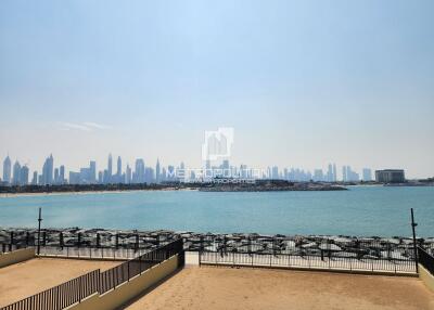 Luxury Villa  Burj Khalifa and Sea View  Vacant