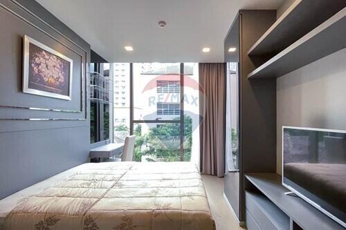 Luxurious 3-Bed Condo, Western-style, close to Promphong BTS.