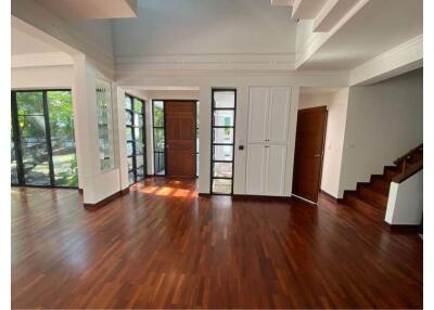 Large Garden House Thonglor 25