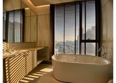 Super Luxury Residence Sukhumvit 26