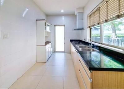 Stunningly Transformed! Luxurious 4-Bedroom House with Serene Garden Retreat in Sukhumvit 26