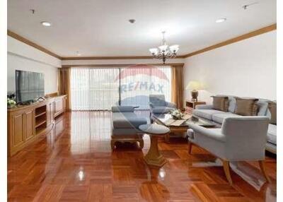 Newly Renovated 4-bedrooms with amazing facilities in Phrom Phong.