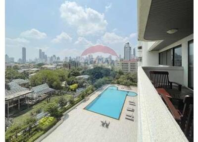 Newly Renovated 4-bedrooms with amazing facilities in Phrom Phong.