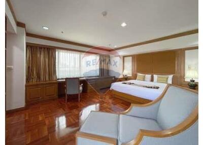 Newly Renovated 4-bedrooms with amazing facilities in Phrom Phong.