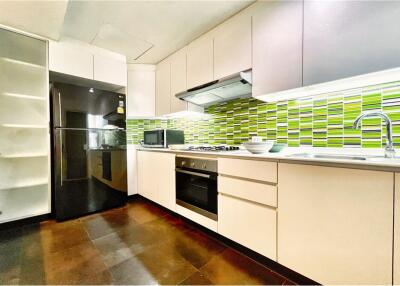 Pet friendly nice decorated 2 bedrooms with balcony in Sathorn