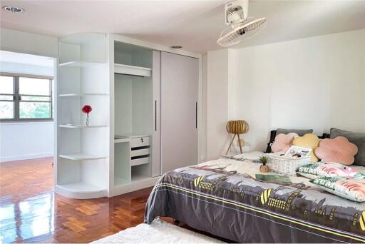 Pet-Friendly 5BR Townhouse in Sathorn Secure Compound - Near BTS St. Louis