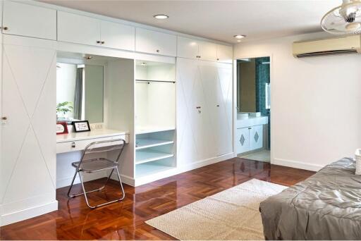 Pet-Friendly 5BR Townhouse in Sathorn Secure Compound - Near BTS St. Louis