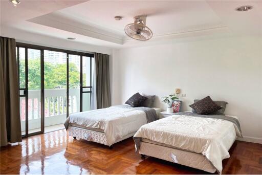 Pet-Friendly 5BR Townhouse in Sathorn Secure Compound - Near BTS St. Louis