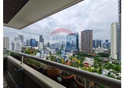 2+1 Bedroom Condo in Asoke - Pet-Friendly with Nice City Views