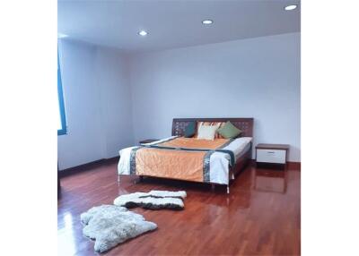 2BR Apartment with Open Kitchen in Phromphong - Fully Furnished & Great