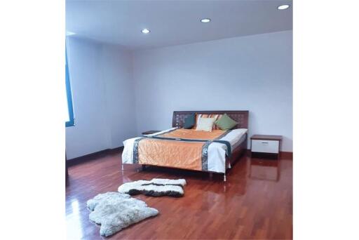 2BR Apartment with Open Kitchen in Phromphong - Fully Furnished & Great