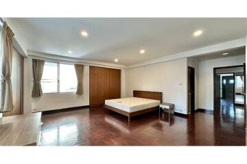 For rent spacious 3 bedrooms in low rise apartment