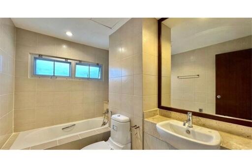 For rent spacious 3 bedrooms in low rise apartment