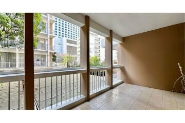 For rent spacious 3 bedrooms in low rise apartment