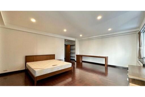 For rent spacious 3 bedrooms in low rise apartment