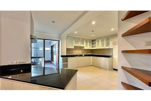 For rent spacious 3 bedrooms in low rise apartment