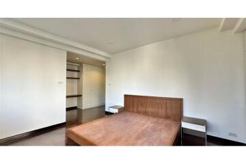 For rent spacious 3 bedrooms in low rise apartment