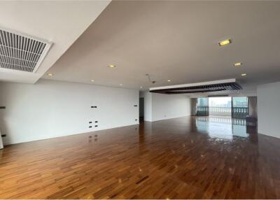 Luxurious 4-Bed Condo in Khlong Toei, Bangkok