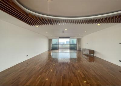 Luxurious 4-Bed Condo in Khlong Toei, Bangkok