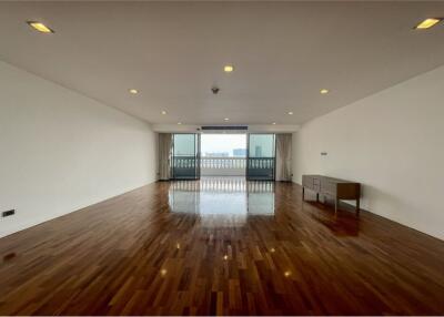 Luxurious 4-Bed Condo in Khlong Toei, Bangkok