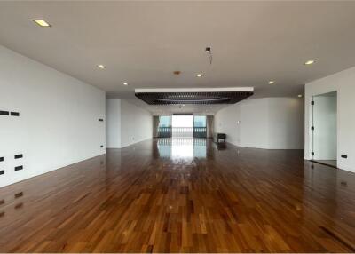 Luxurious 4-Bed Condo in Khlong Toei, Bangkok