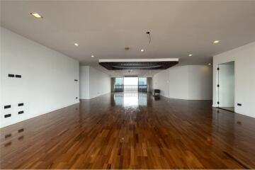 Luxurious 4-Bed Condo in Khlong Toei, Bangkok