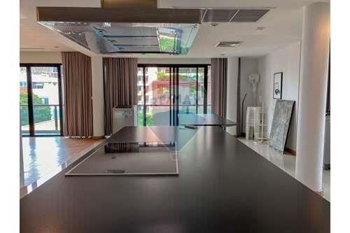 3 bed for rent BTS Plonchit Phetchaburi Road