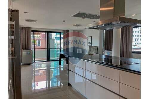 3 bed for rent BTS Plonchit Phetchaburi Road