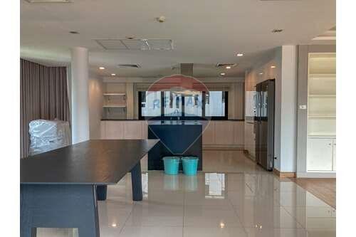 3 bed for rent BTS Plonchit Phetchaburi Road