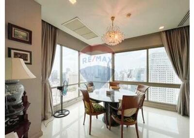 Penthouse Top floor of the building, with Amazing view Near BTS Asoke.