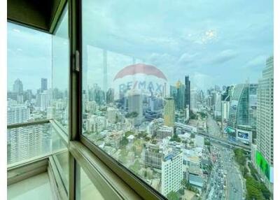 Penthouse Top floor of the building, with Amazing view Near BTS Asoke.