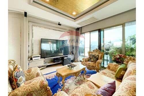 295 Sqm., 3 Beds, 3 Baths Condo listed for ฿ 200,000./Month