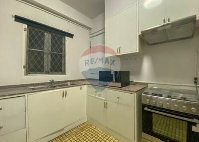 3 bed for rent BTS Phrompong Sukhumvit 24