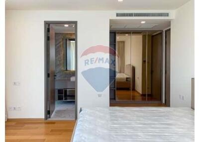 Large 3 bedroom condo near BTS Ekamai for rent.