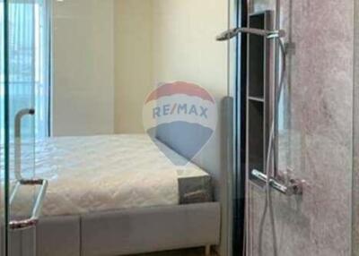 Large 3 bedroom condo near BTS Ekamai for rent.