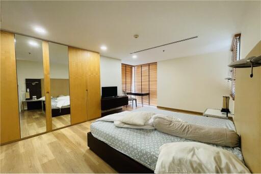 Newly renovated 2 bedroom The Legend Saladaeng