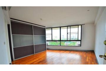 For Rent:  Penthouse with Private Rooftop Garden at Prime Mansion Phrom Sri