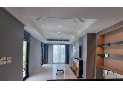 For Sale Special Price : Baan Lux Sathon 3-Bedroom Condominium with Private Swimming Pool