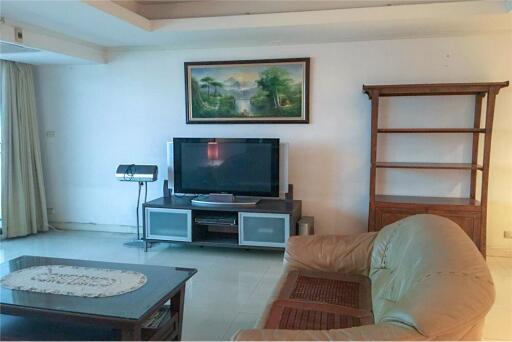 3 bed pet friendly for sale with tenant BTS Ekkamai Sukhumvit 63