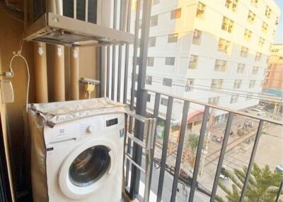 2 Bed 1 Bath 36 SQ.M Brown Condo Huaikwang