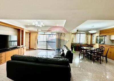 Luxurious 3BR Condo in Sukhumvit 39