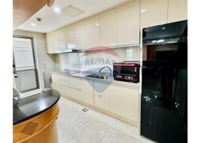 Luxurious 3BR Condo in Sukhumvit 39