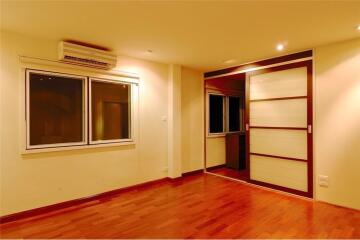 FOR RENT: Thonglor Soi 21 - Modern Resort Style Single House with Pool