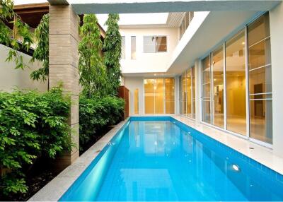 FOR RENT: Thonglor Soi 21 - Modern Resort Style Single House with Pool