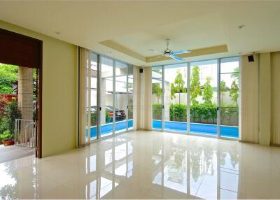 FOR RENT: Thonglor Soi 21 - Modern Resort Style Single House with Pool