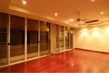 FOR RENT: Thonglor Soi 21 - Modern Resort Style Single House with Pool