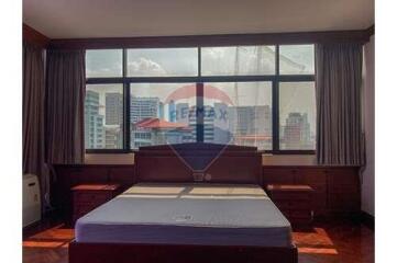 3 bed for rent BTS Asoke small pet allowed Sukhumvit 21