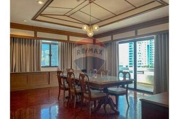 3 bed for rent BTS Asoke small pet allowed Sukhumvit 21